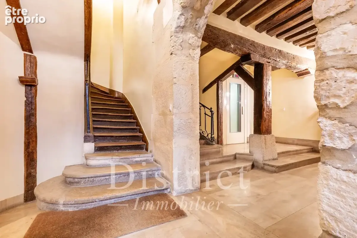 Ile Saint Louis. 5 pièces de 113m² en étage élevé avec ascenseur. - photo 13