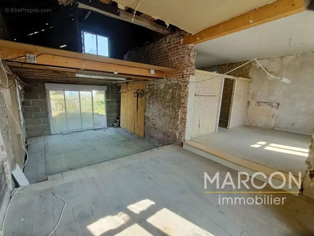 Maison à SAINT-MEDARD-LA-ROCHETTE