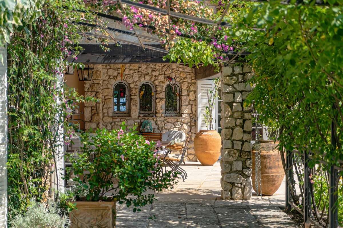 Maison à ROQUEFORT-LES-PINS