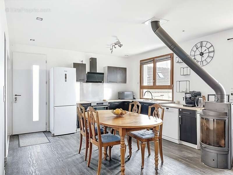 Maison à NEAUPHLE-LE-CHATEAU