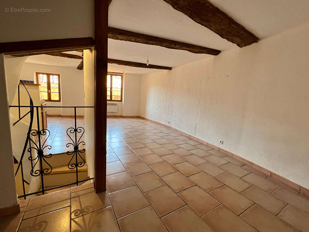 Appartement T3 (56 m²) en vente à LA ROQUEBRUSSANNE - photo 4