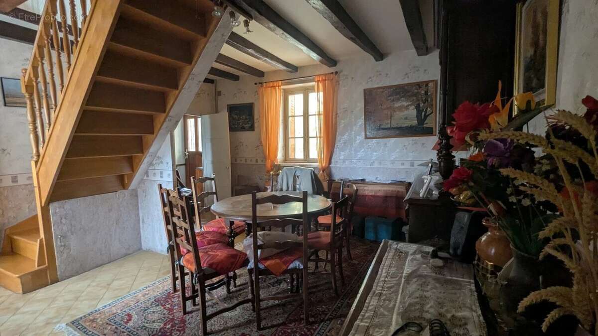 Charmante maison de village offrant 4 chambres à Saulgé - photo 5