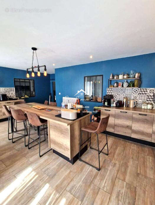 Cuisine A et E indépendante de 27 m2  - Maison à CHATELLERAULT