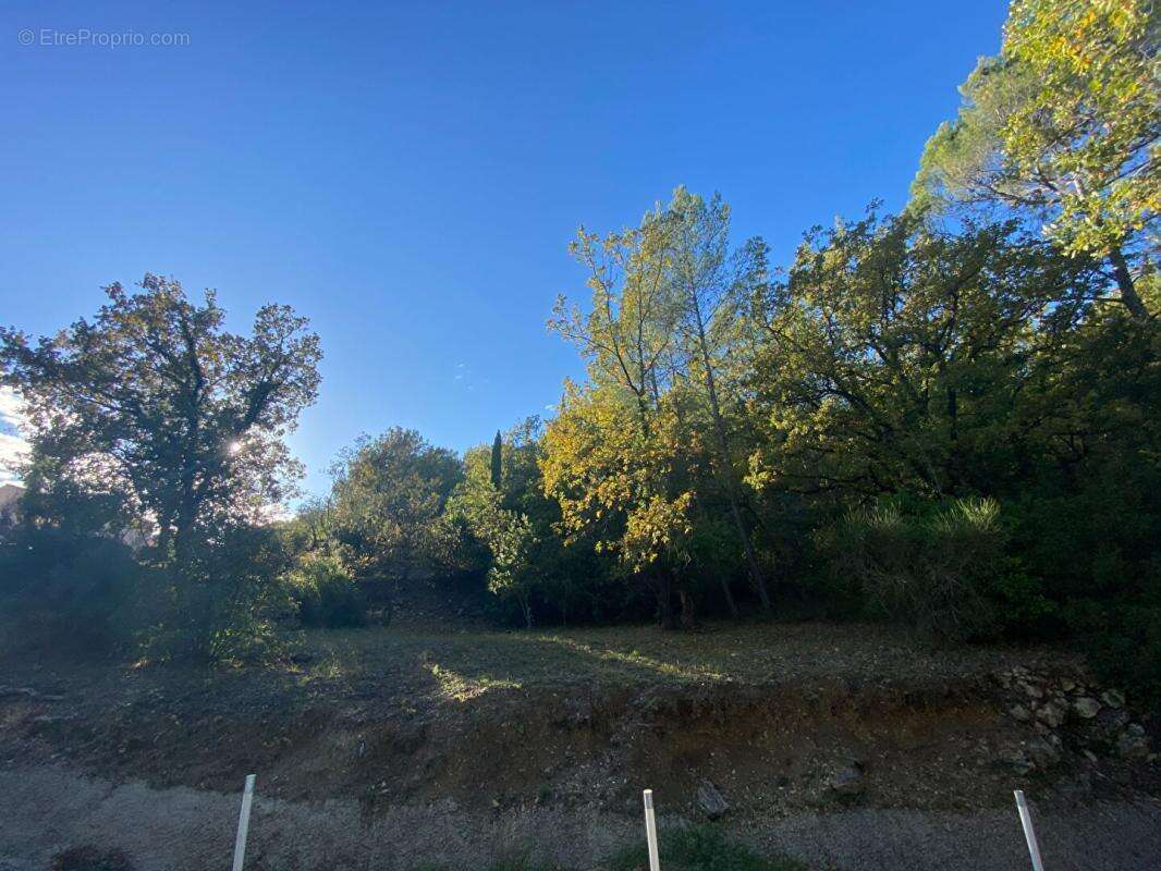 Terrain à FIGANIERES