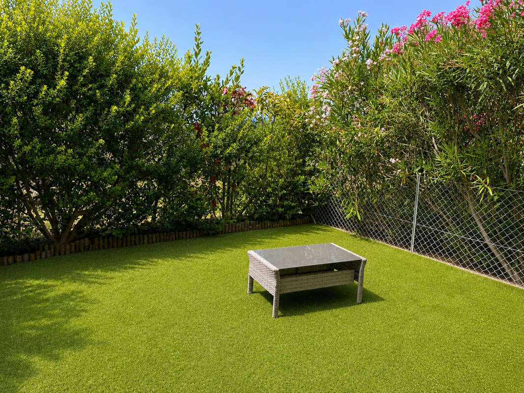 Le Pradet   Un appartement avec deux espaces extérieurs, comme une petite maison ! - photo 8