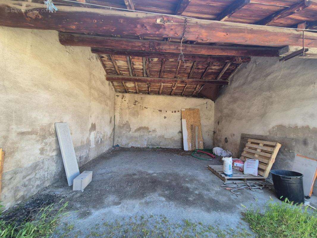Appartement à VEAUCHE