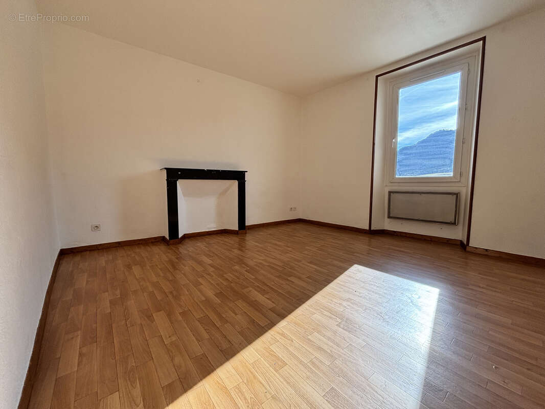 Appartement à ESPINASSES