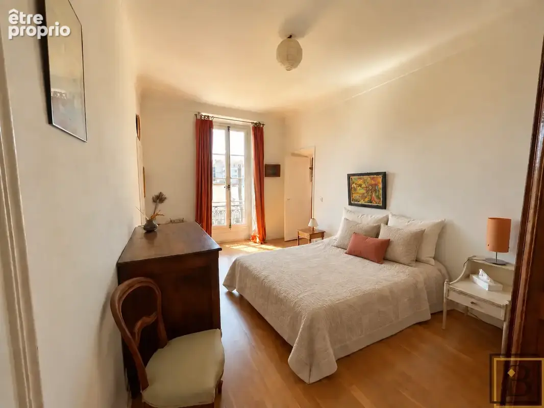 Vie citadine et confort pour ce généreux 4 pièces de 140 m2 - photo 9