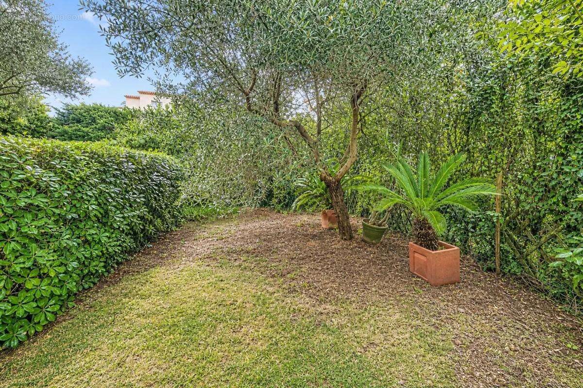 Bien rare à Antibes : appartement-villa avec jardin privé - photo 7