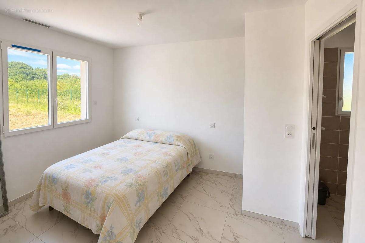 Aussonne - Maison contemporaine 6 pièces de 159 m² - photo 11