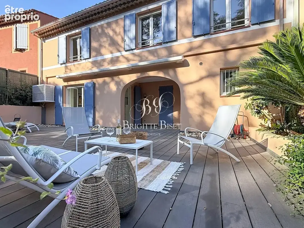 Villa a vendre à Sainte Maxime à pied de la plage - photo 1