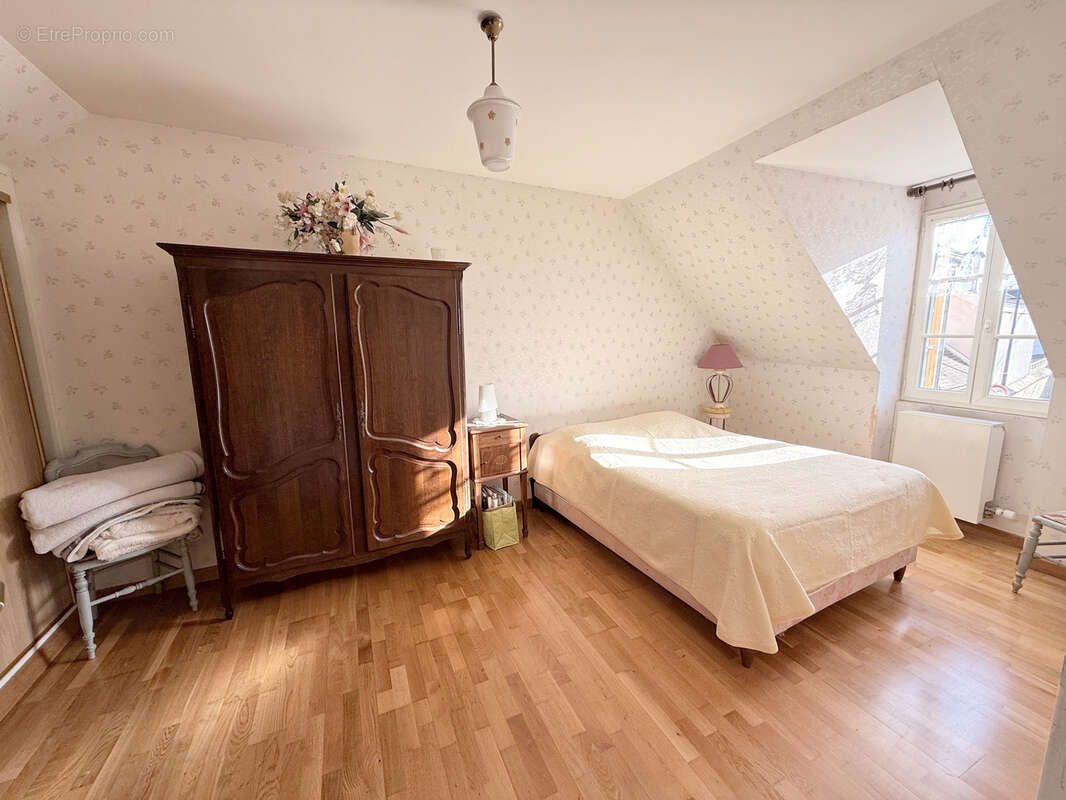 Maison à HOUDAN