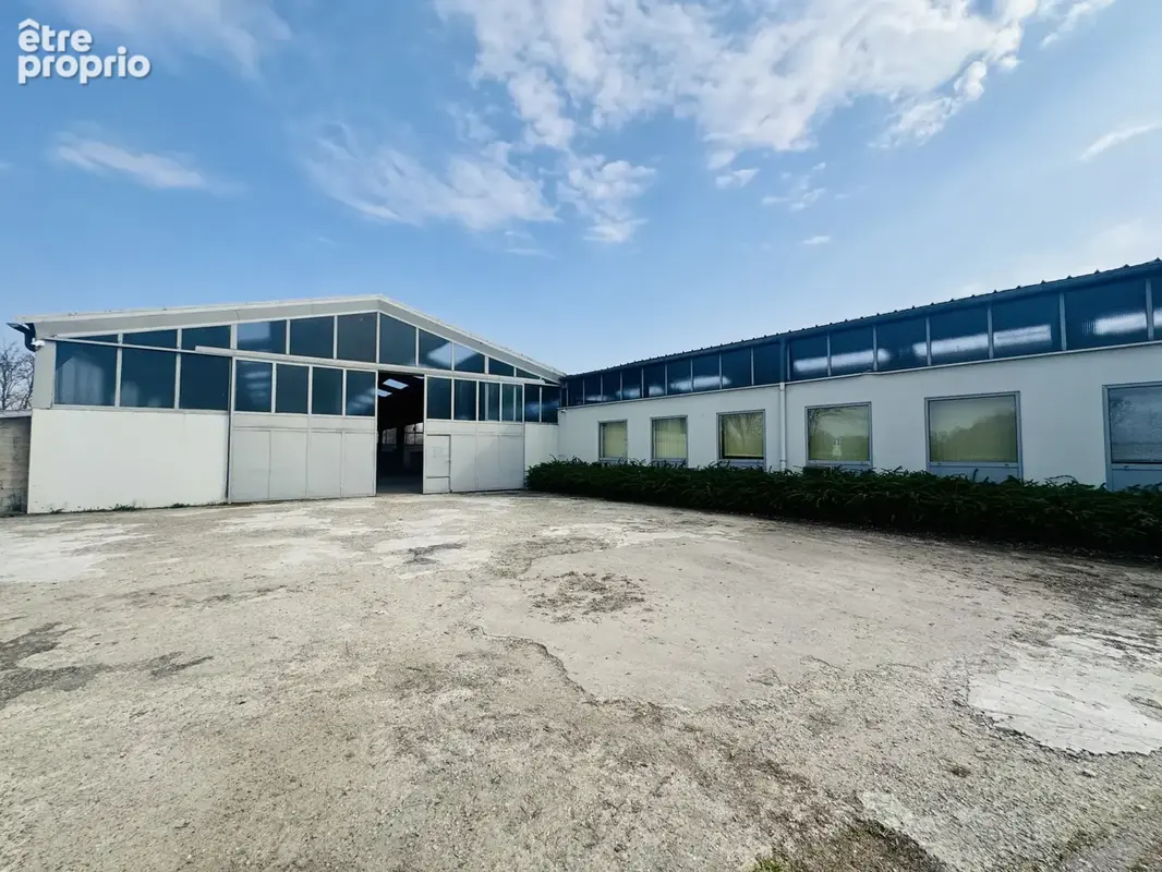 Local d’activité industrielle / bureaux / show room - photo 7