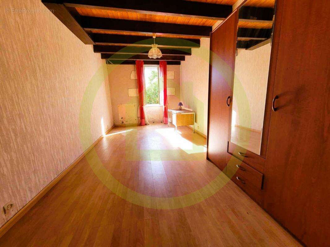 Maison à SAINT-BONNET-SUR-GIRONDE