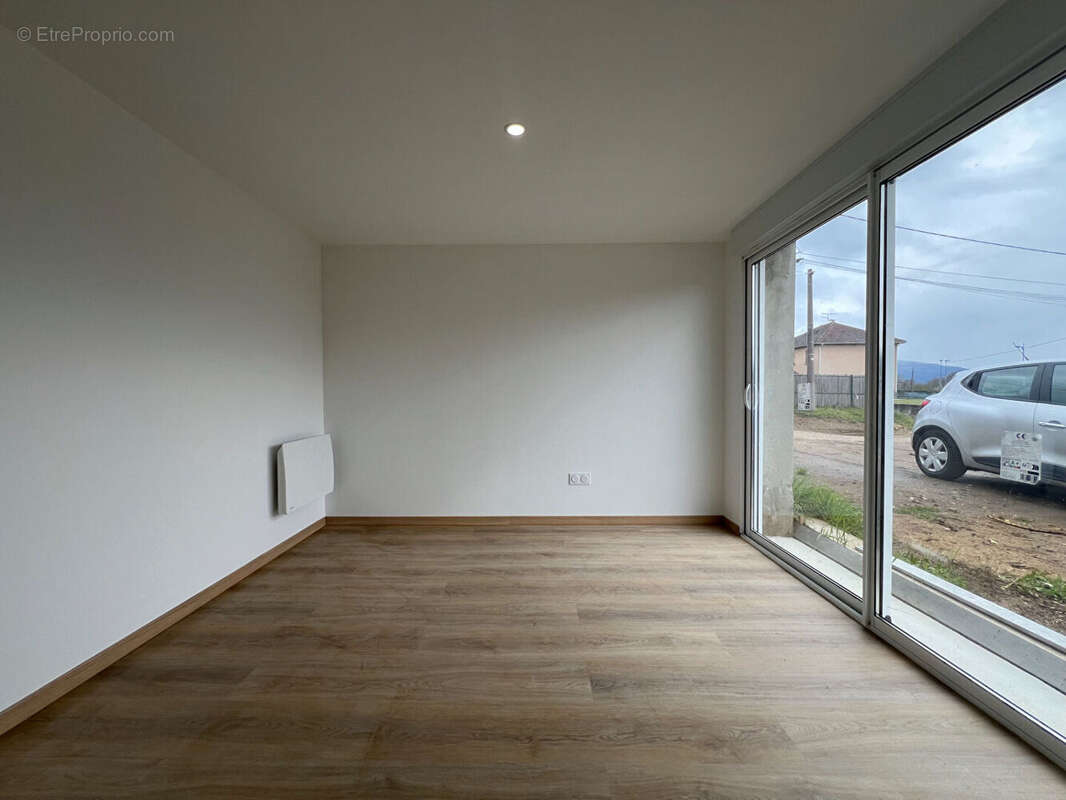 Appartement à VEZERONCE-CURTIN