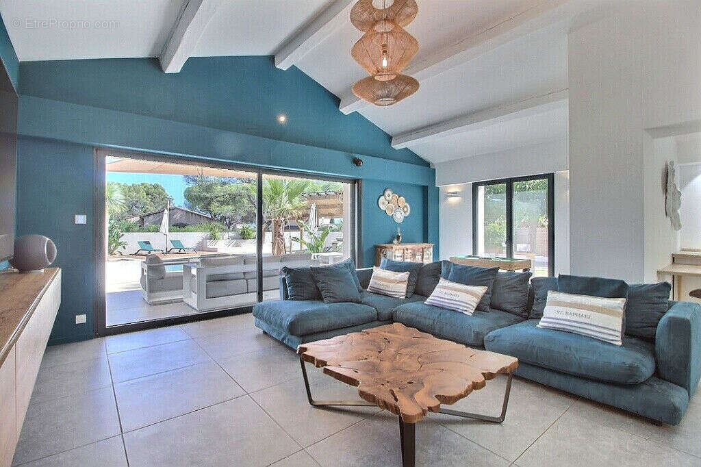 Maison à ROQUEBRUNE-SUR-ARGENS