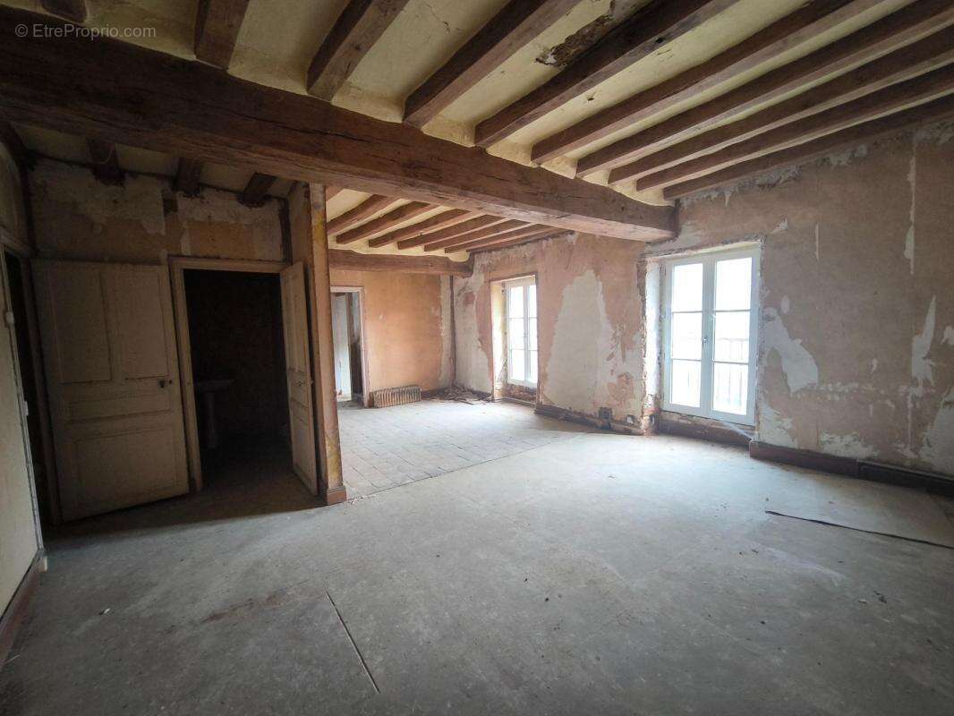 Appartement à POUANCE