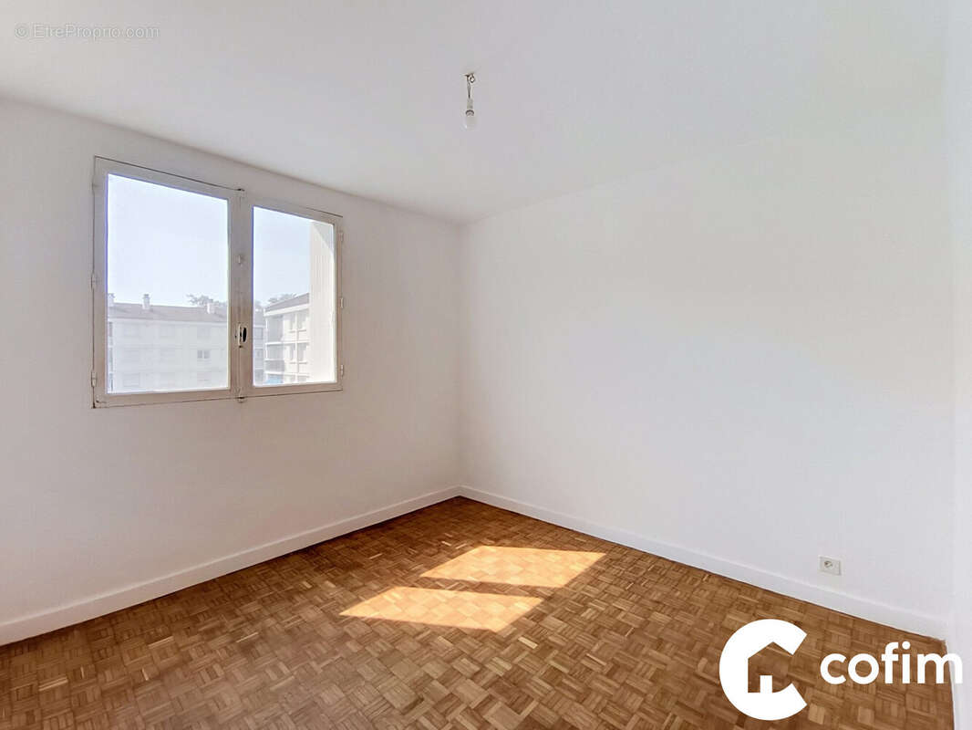 Appartement 69 m² à Gelos  - photo 9