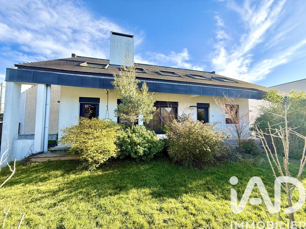 Photo 1 - Maison à SAINTE-GENEVIEVE-DES-BOIS