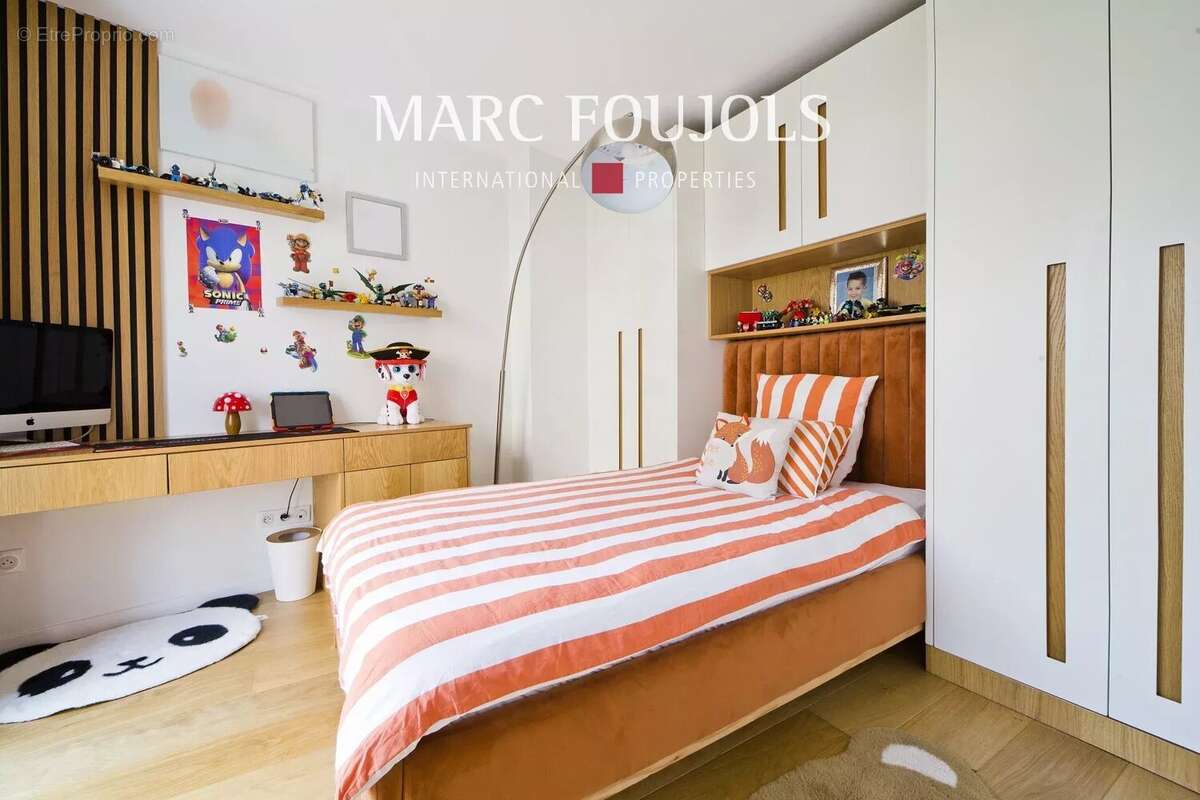 Maison à COURBEVOIE