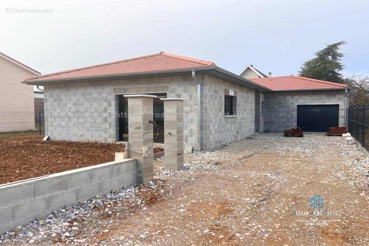 Maison à SAINT-SIMEON-DE-BRESSIEUX