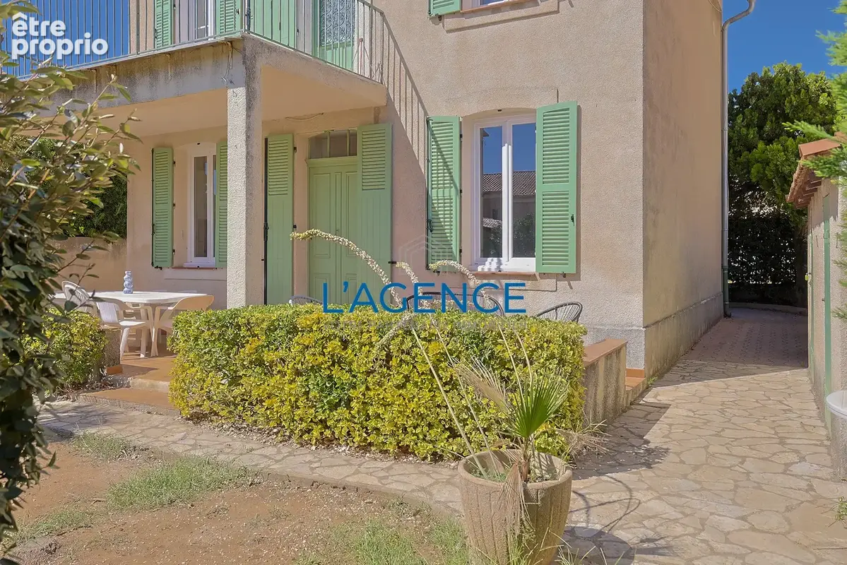 Port de carqueiranne - maison de caractere avec terrain + garage - photo 17