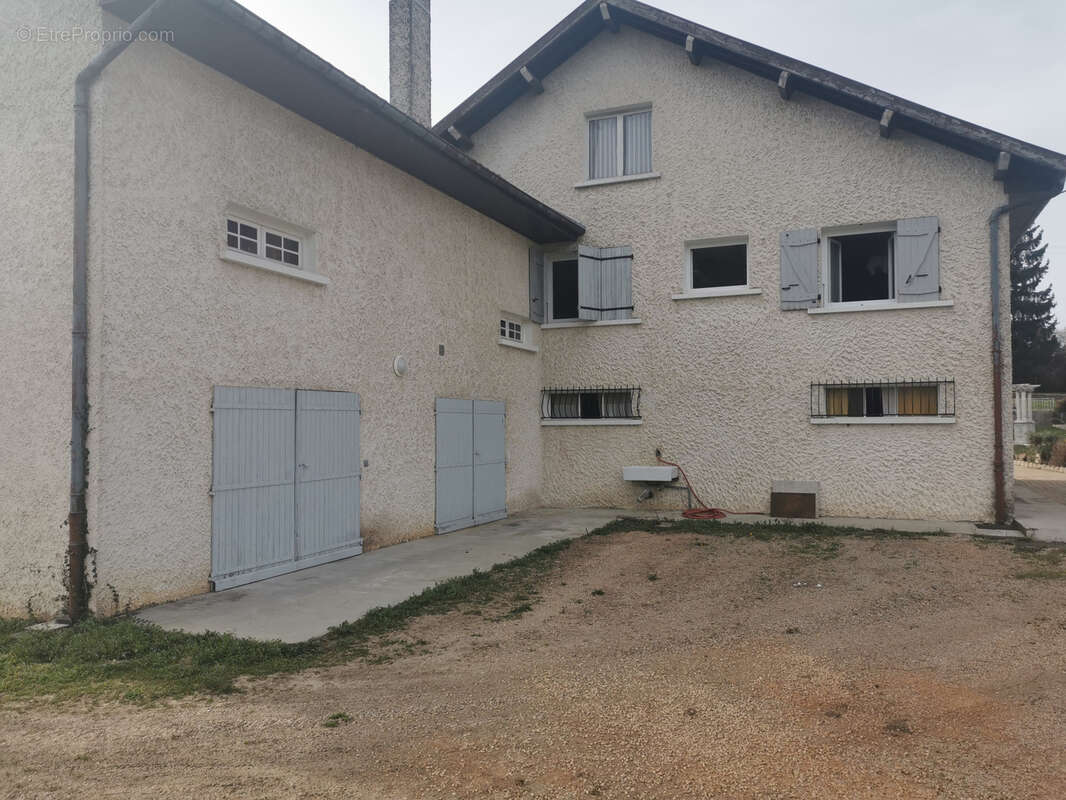 Maison à SAINT-BAUDILLE-DE-LA-TOUR