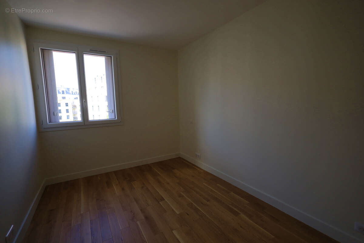 LE PLESSIS-ROBINSON - Appartement 4 pièces - 73,98 m2 Carrez - Lumineux, entièrement rénové, sans vis-à-vis. - photo 9
