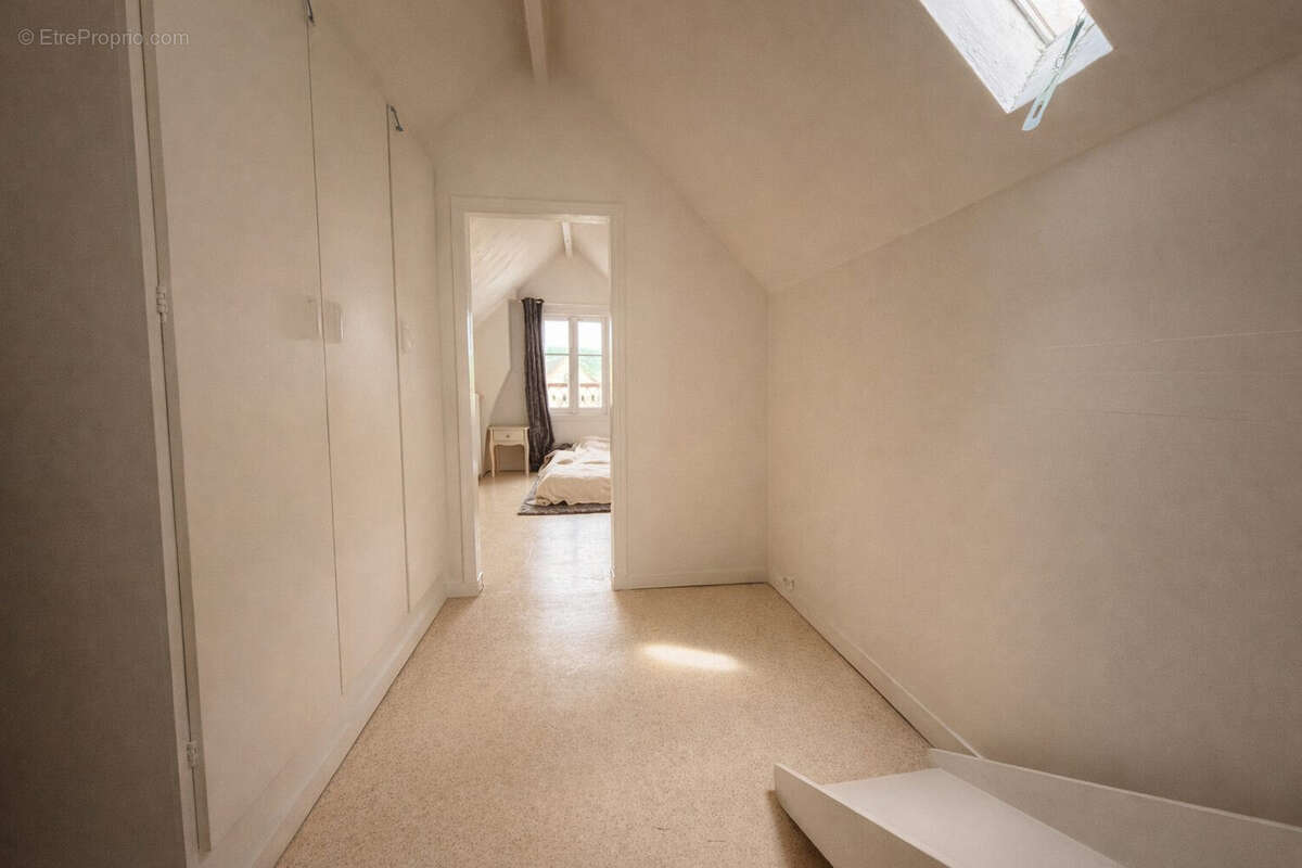 enfilade des trois pièces sous combmes - Maison à MANTES-LA-JOLIE