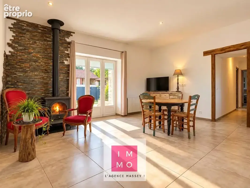 Rare à la campagne : plain-pied, 1,6 ha de prairies et vue sur les Pyrénées + 300m² dépendances - photo 3