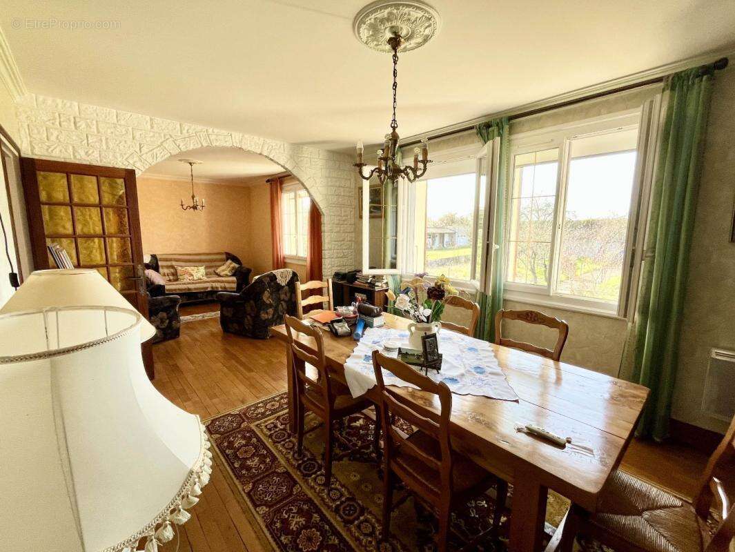 Maison à MAUPREVOIR