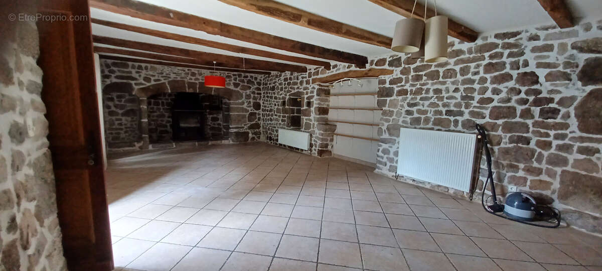 Maison à ENTRAYGUES-SUR-TRUYERE