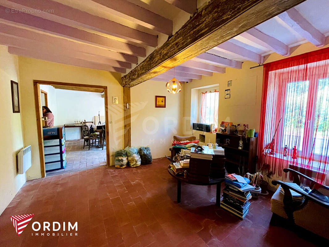 Maison à VILLENEUVE-LES-GENETS