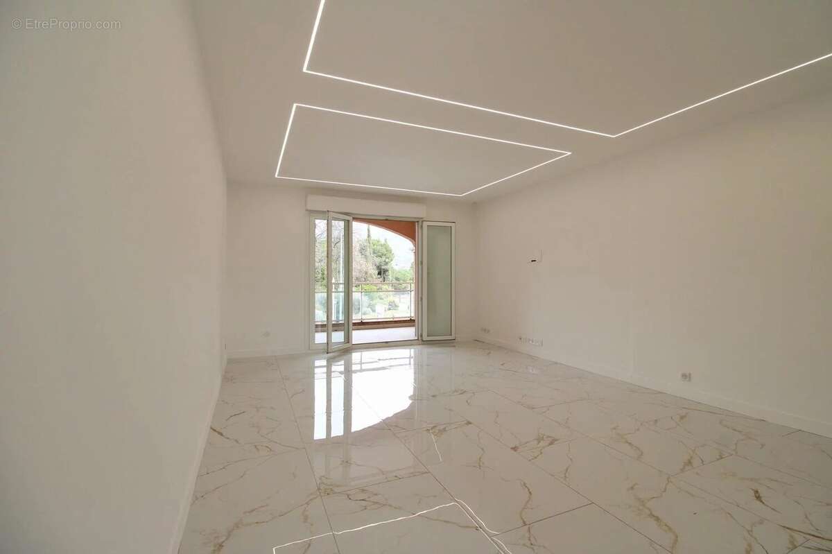 Appartement à CARROS