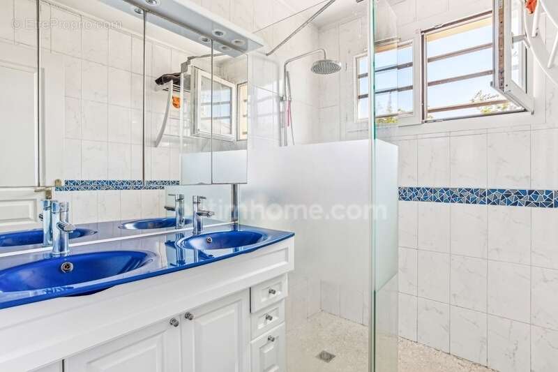 Maison à VERT-SAINT-DENIS