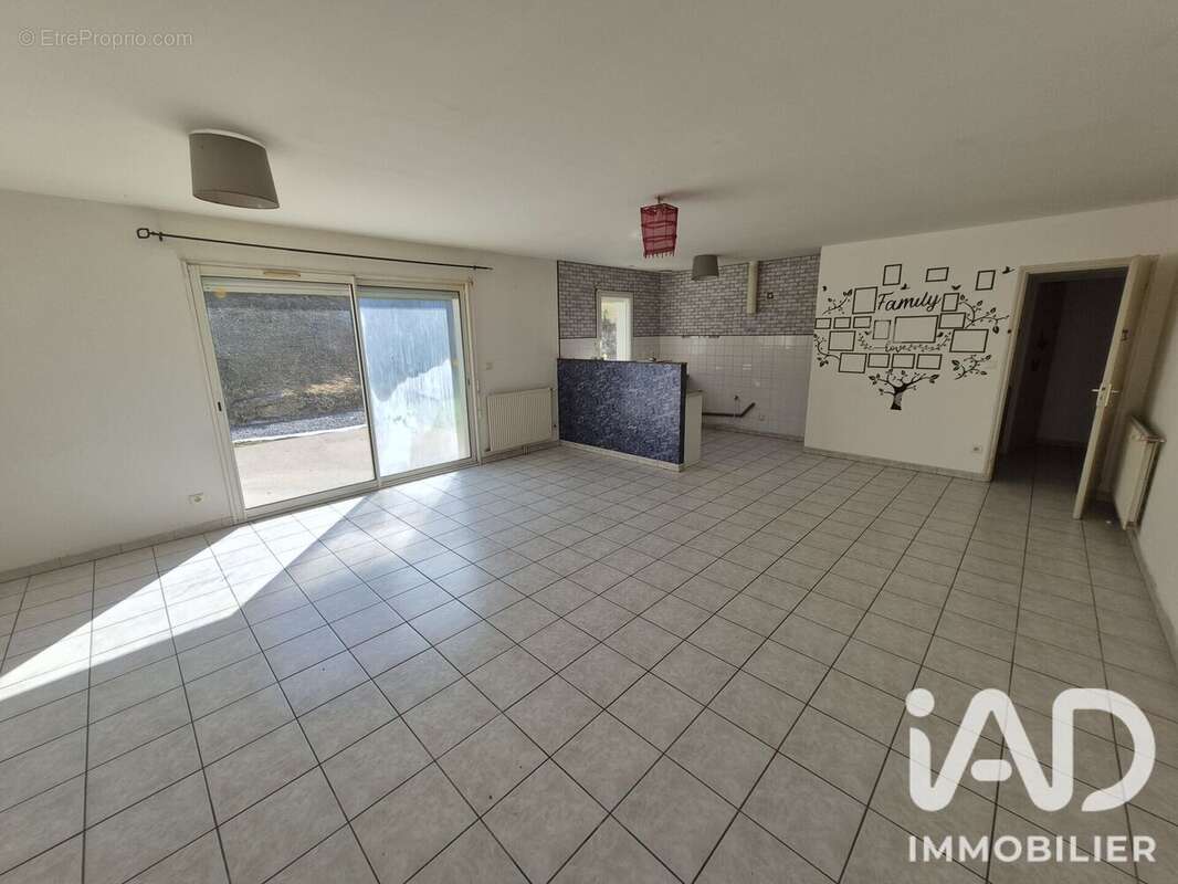 Maison 106 m² à La Creche  - photo 2