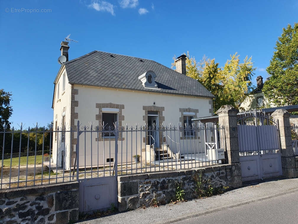 Maison à MARCILLAC-LA-CROISILLE