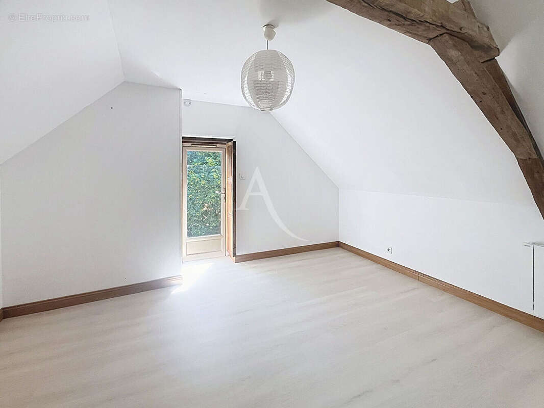 Une maison pleine de caractère, idéale pour les amoureux de la pierre et de la nature. - photo 11
