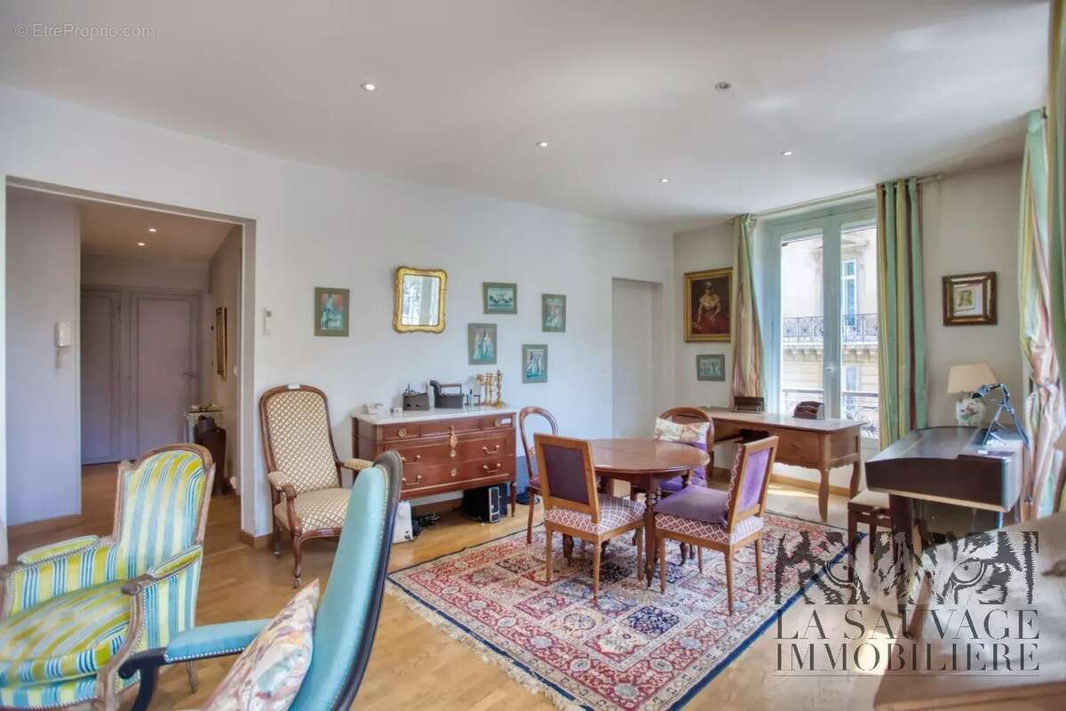 Appartement à PARIS-8E