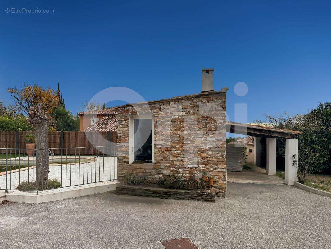 Maison à LE REVEST-LES-EAUX