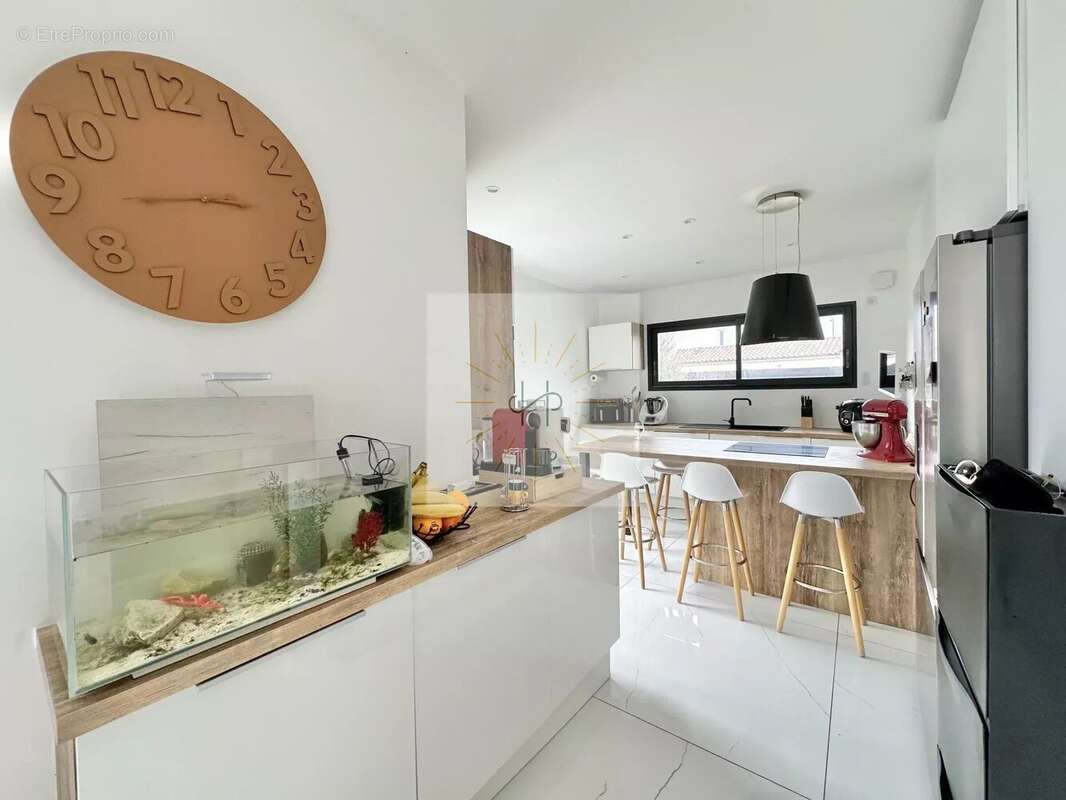 Maison à MONTELIMAR