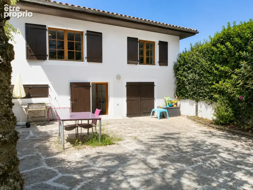 Collonges-sous-Salève   Maison familiale de 215 m2 à 5 minutes de la douane de Croix-de-Rozon - photo 1