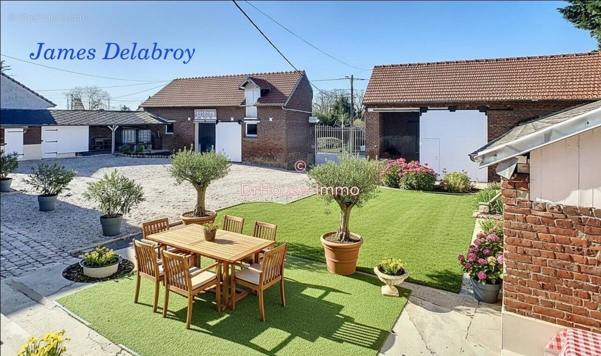 Maison à CURCHY
