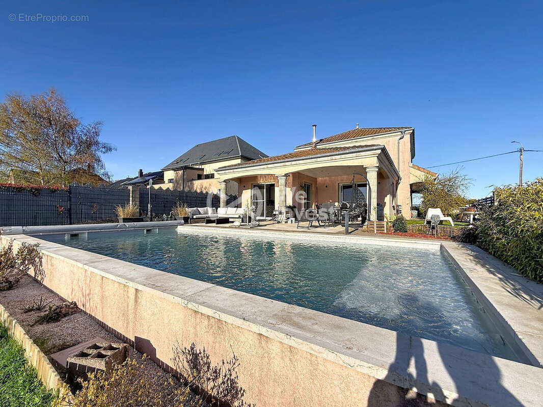 Maison à COSNES-ET-ROMAIN