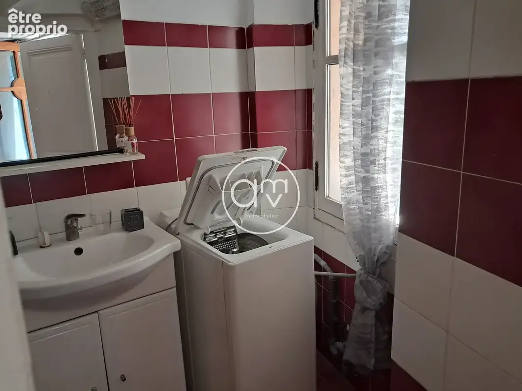 Hyères STUDIO pour investissement ou premier achat - photo 3