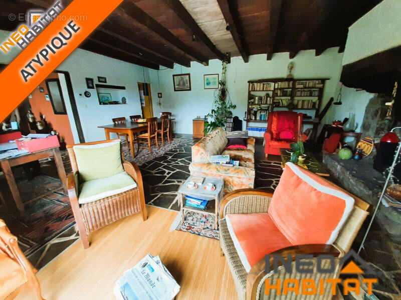 Maison à MONTREUIL-LE-GAST