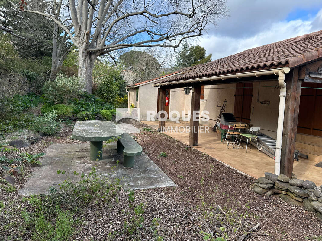 Octon, villa indèpendante de Plain-pied, 74 m2 habitables, sur 912 m2 de terrain, à mettre au goût du jour - photo 3