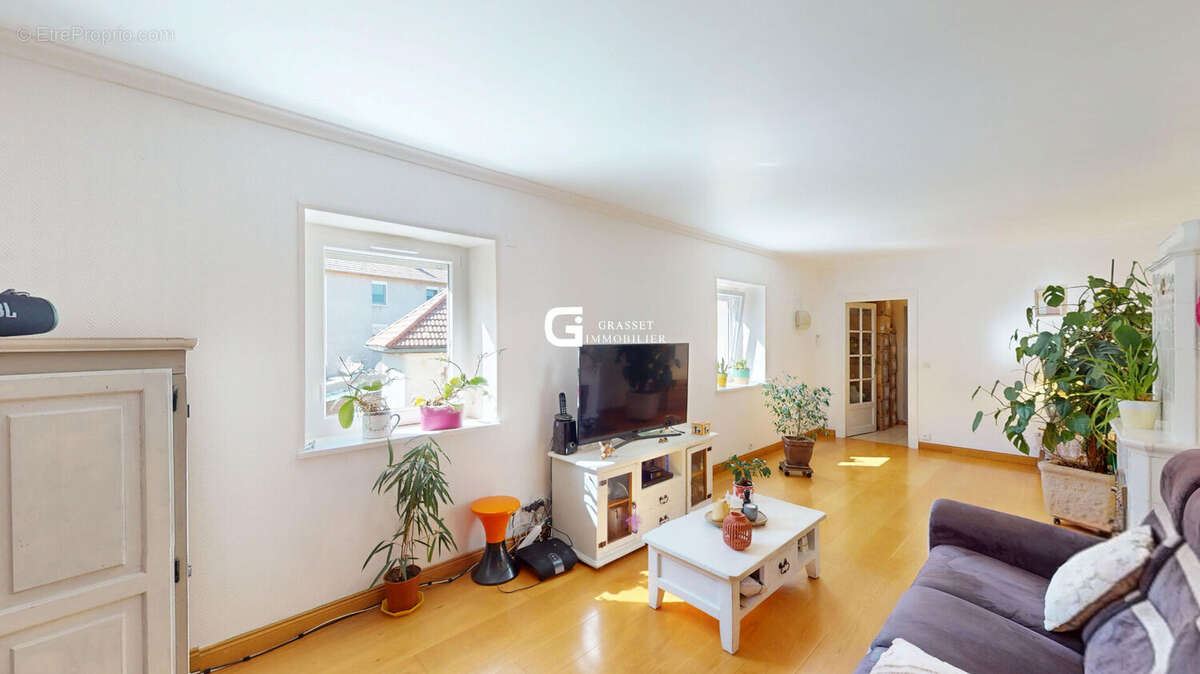 Maison Le Poizat Lalleyriat 7 pièce(s) 209 m2 - photo 8