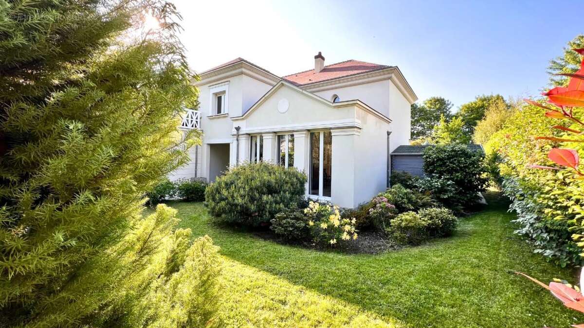 Maison à BAILLY-ROMAINVILLIERS