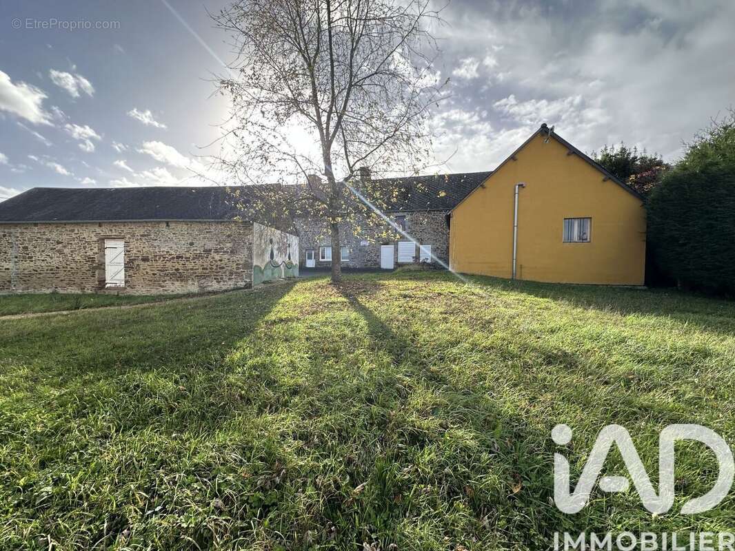 Maison 680 m² à Sougeal  - photo 4
